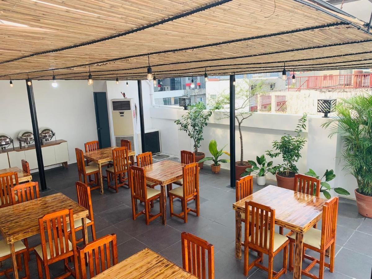 Crosswinds Hotel Paranaque City Екстер'єр фото