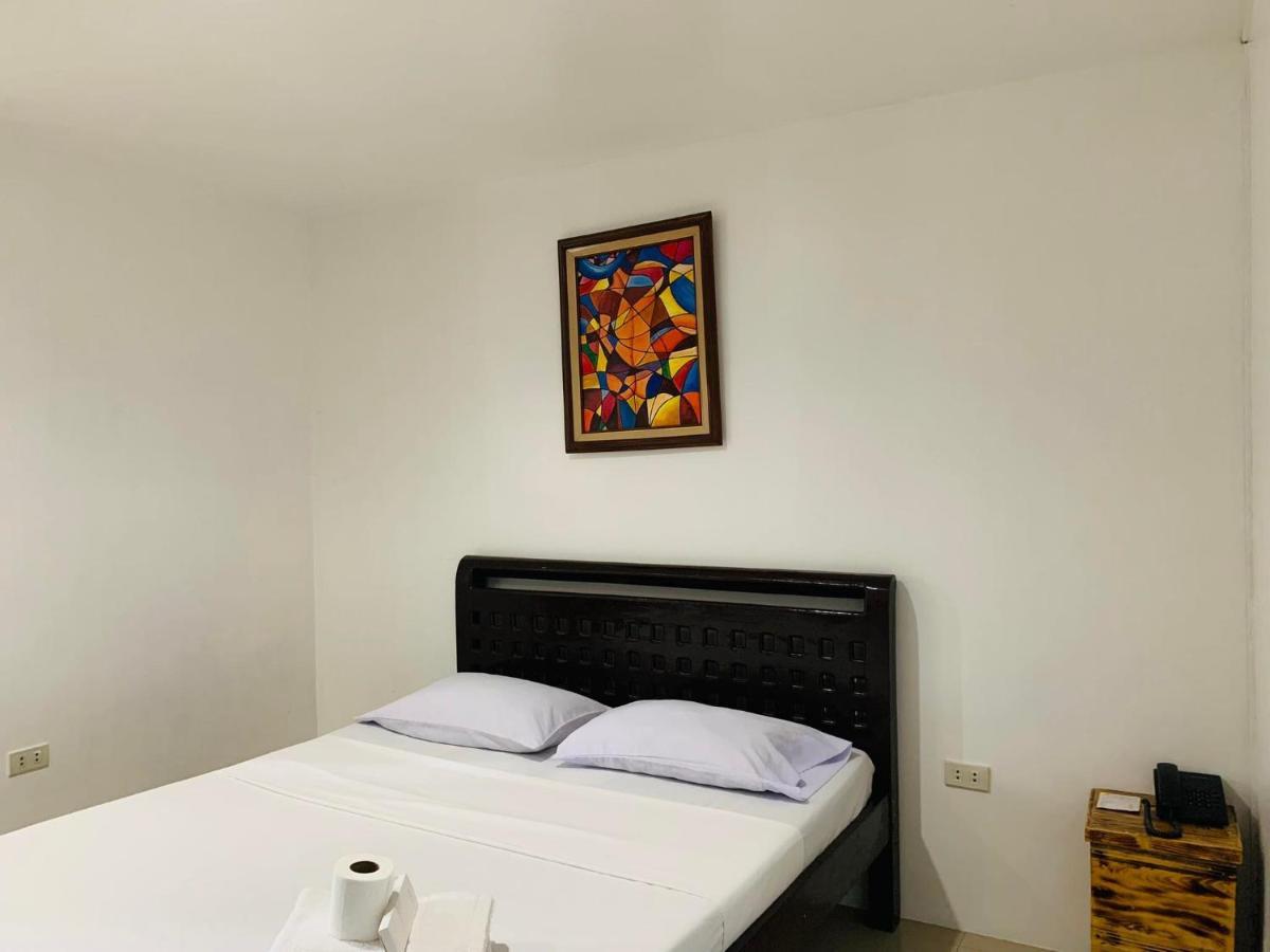 Crosswinds Hotel Paranaque City Екстер'єр фото