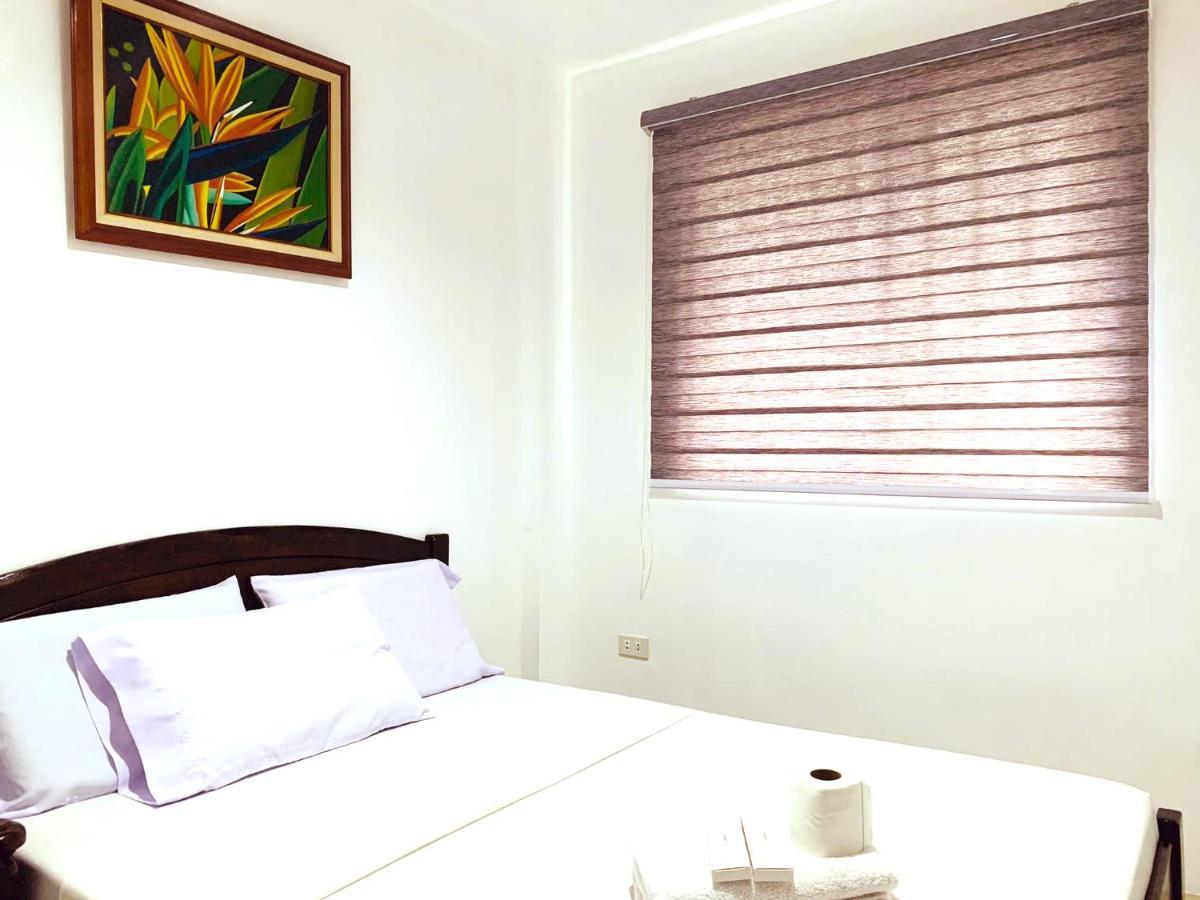 Crosswinds Hotel Paranaque City Екстер'єр фото