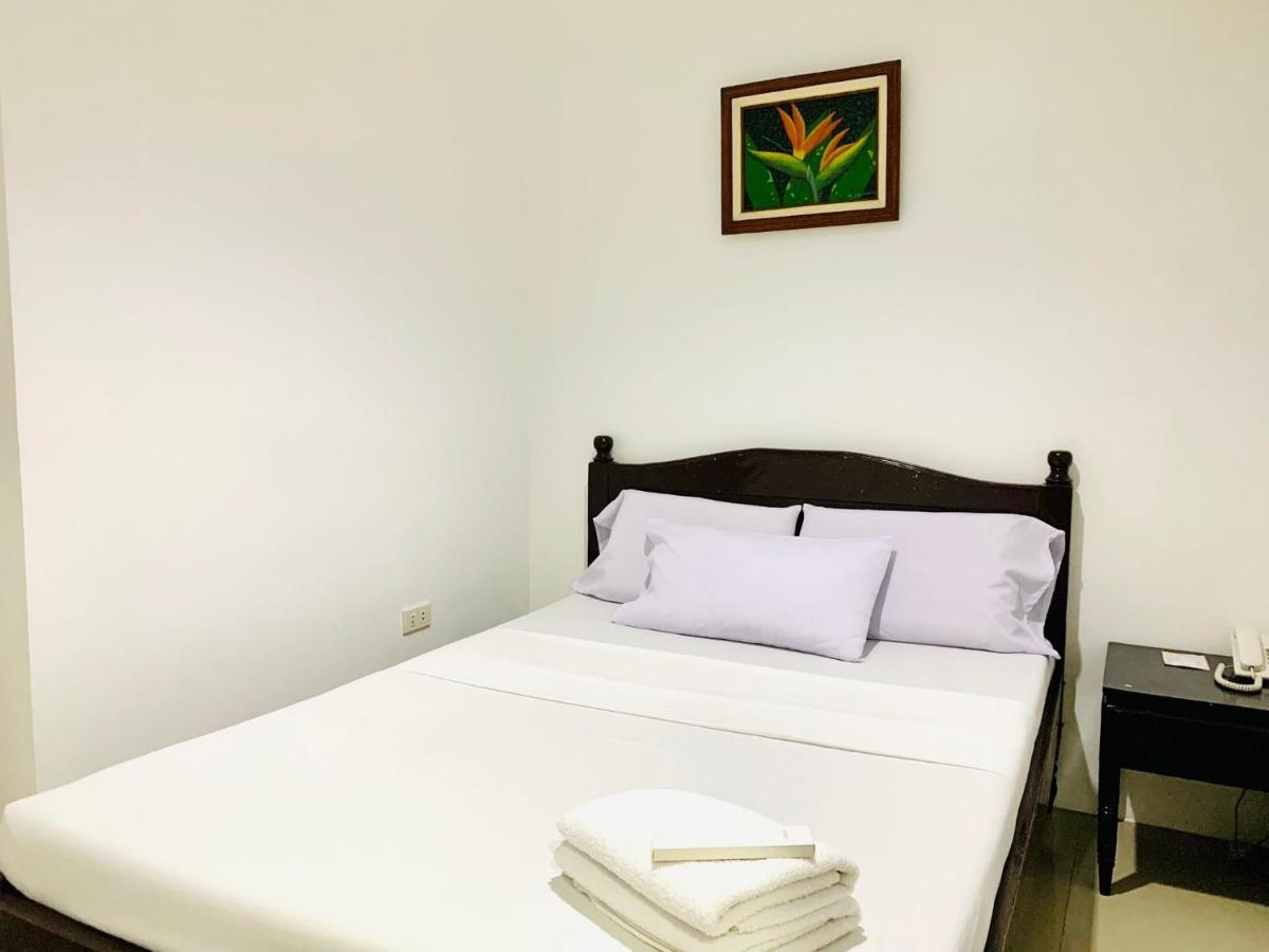 Crosswinds Hotel Paranaque City Екстер'єр фото